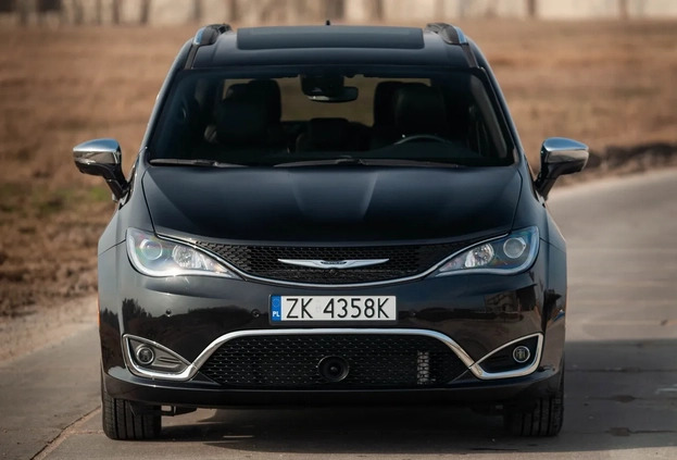 Chrysler Pacifica cena 149900 przebieg: 41690, rok produkcji 2020 z Koszalin małe 704